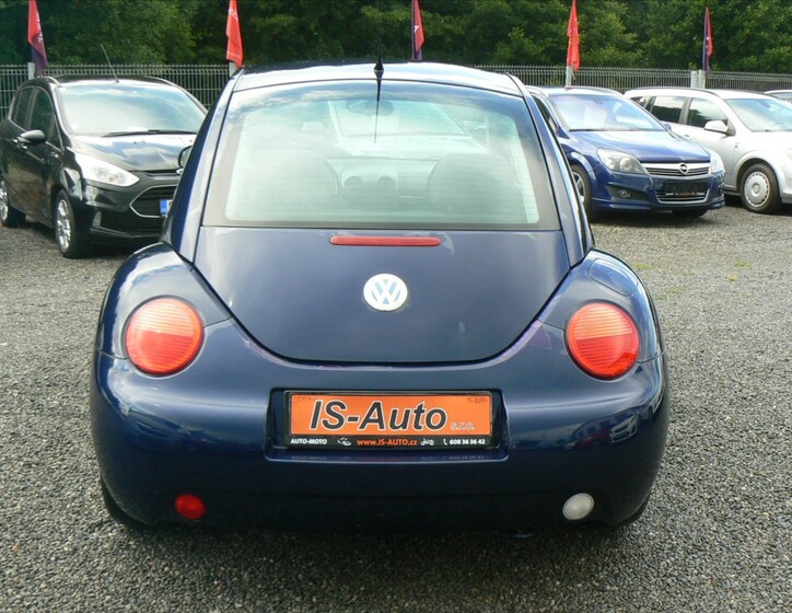Volkswagen New Beetle 6