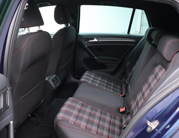 Volkswagen Golf 13