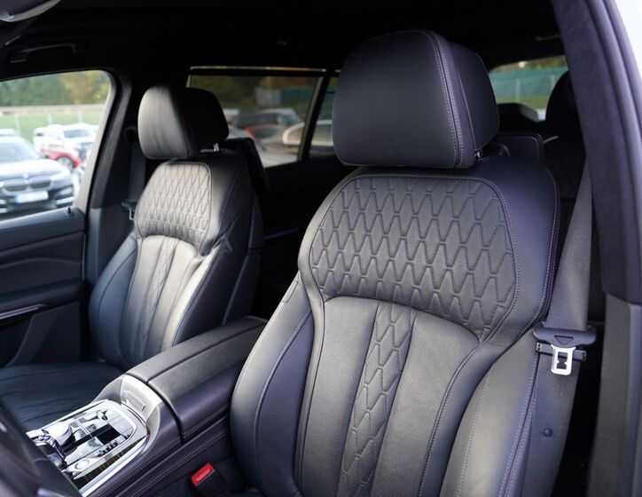 BMW X7 26