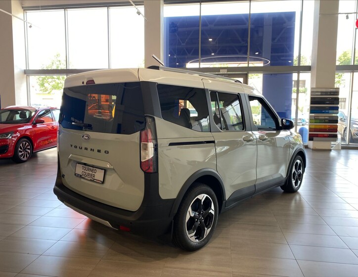 Ford Tourneo Courier 3