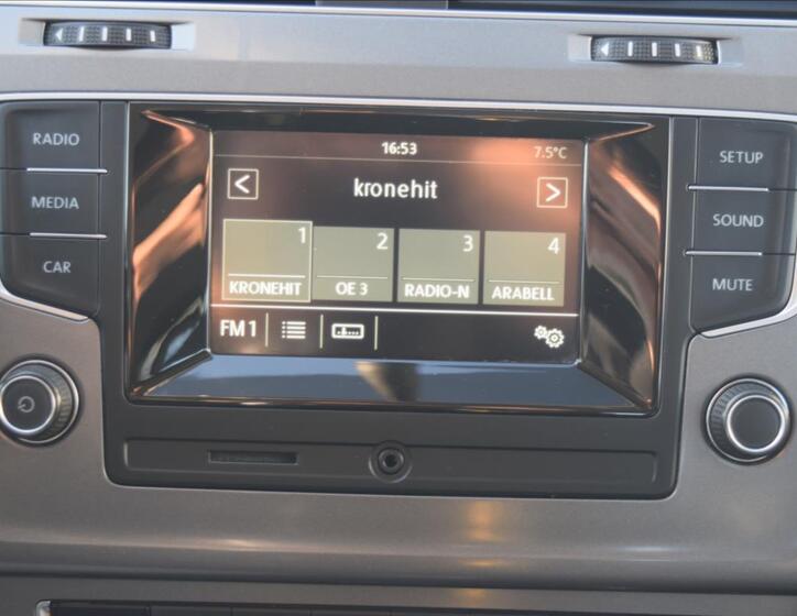 Volkswagen Golf 38