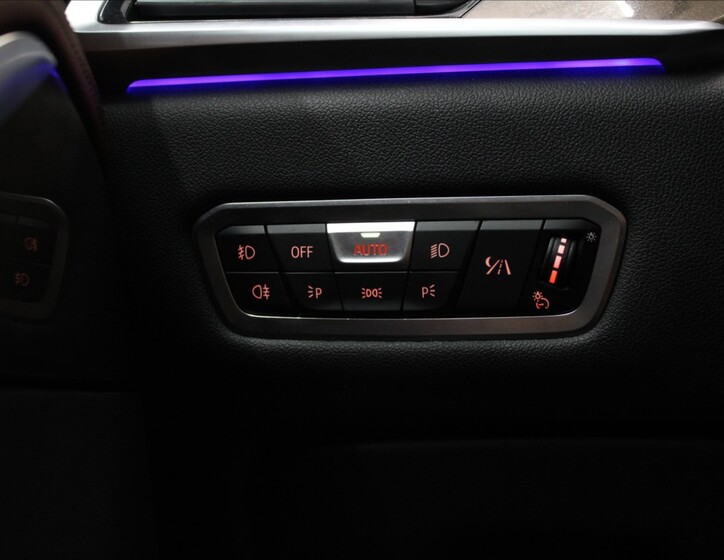 BMW X7 28