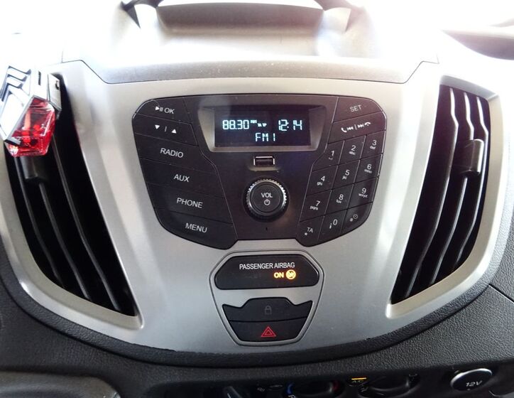Ford Transit 9