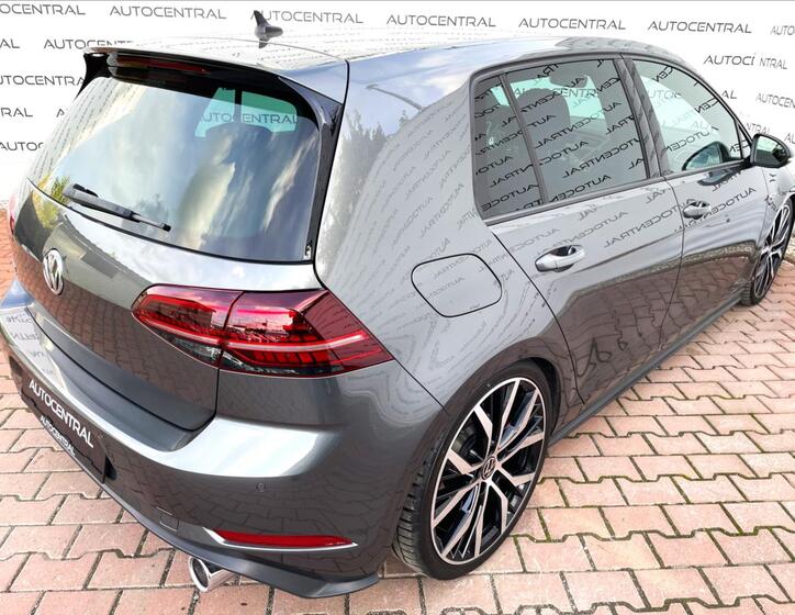 Volkswagen Golf 9