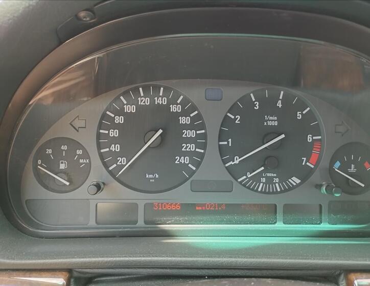 BMW Řada 7 11