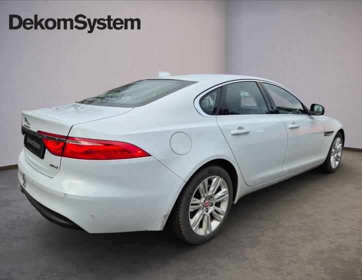 Jaguar XF 3