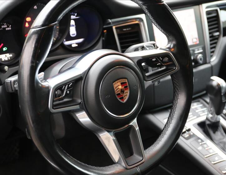 Porsche Macan 26