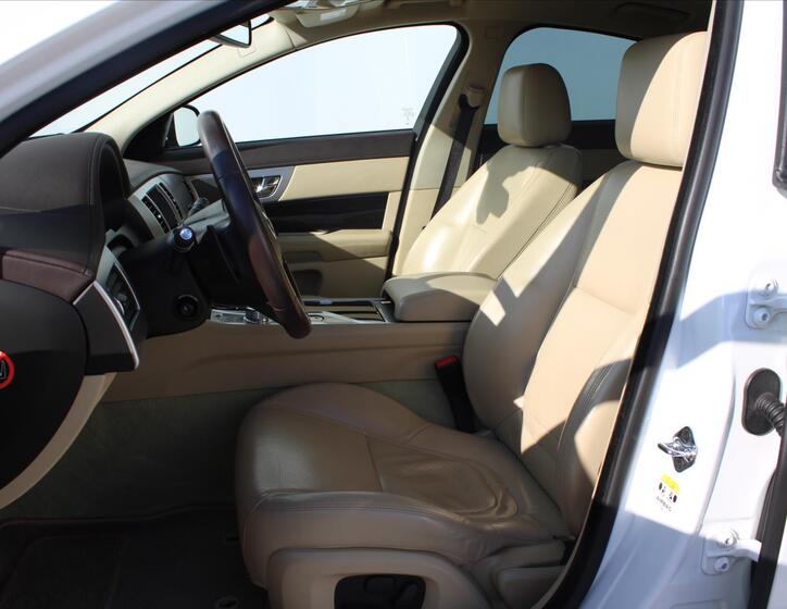 Jaguar XF 10