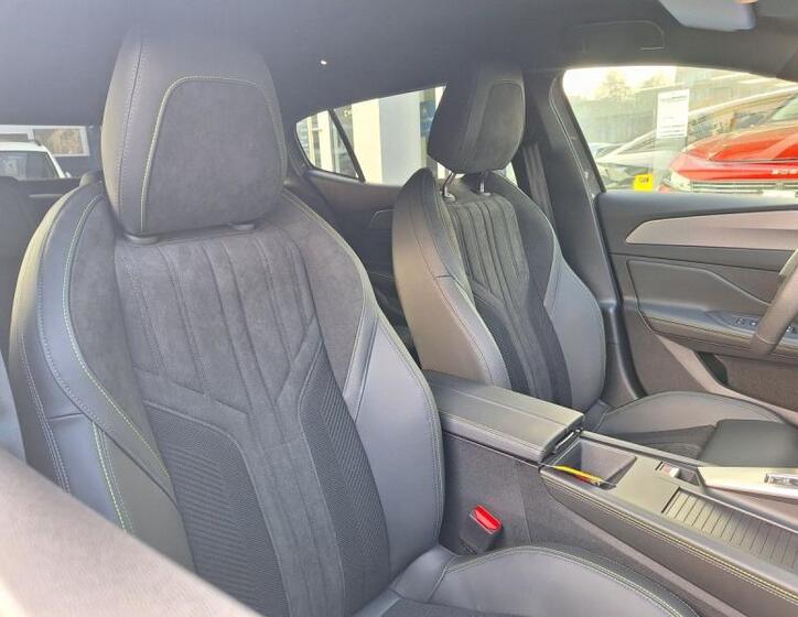 Peugeot 408 13
