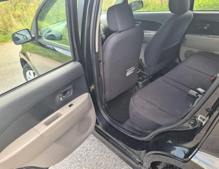 Daihatsu Sirion 6