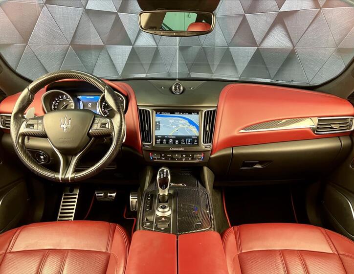 Maserati Levante 10