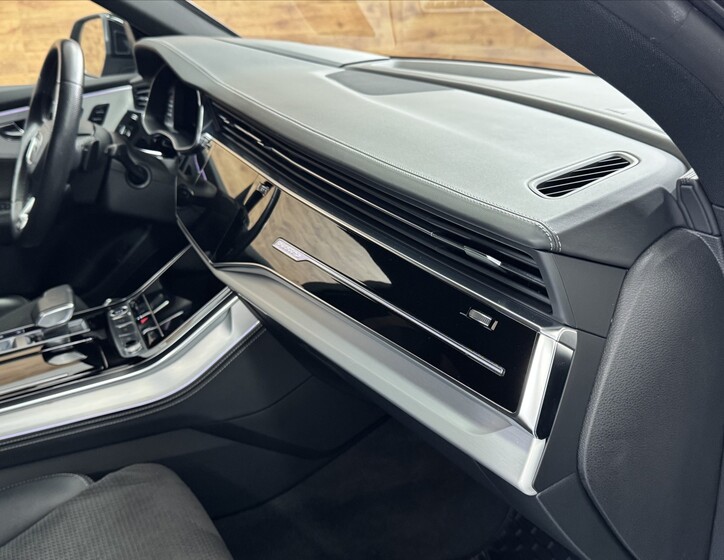 Audi Q8 9