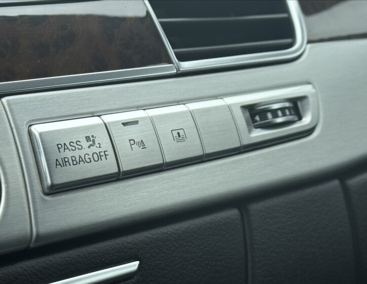 Audi A8 28