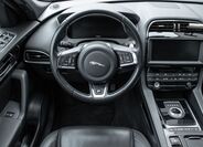 Jaguar F-Pace 12