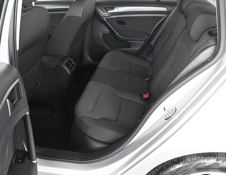 Volkswagen Golf 10