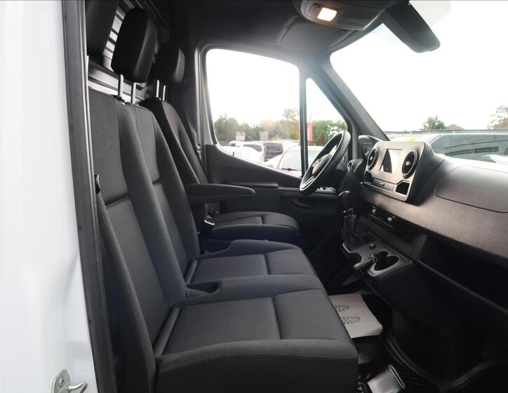 Mercedes-Benz Sprinter 13