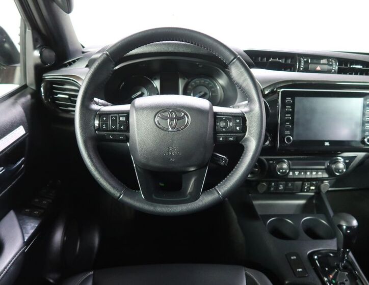 Toyota Hilux 16