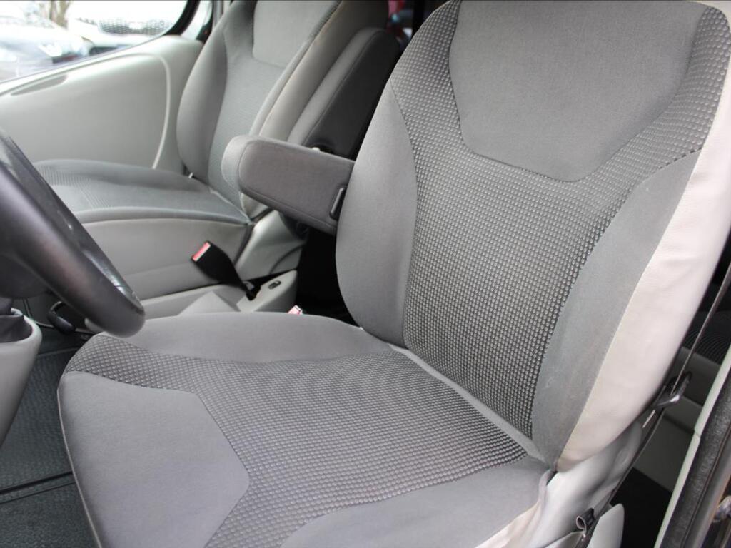 Opel Vivaro 17