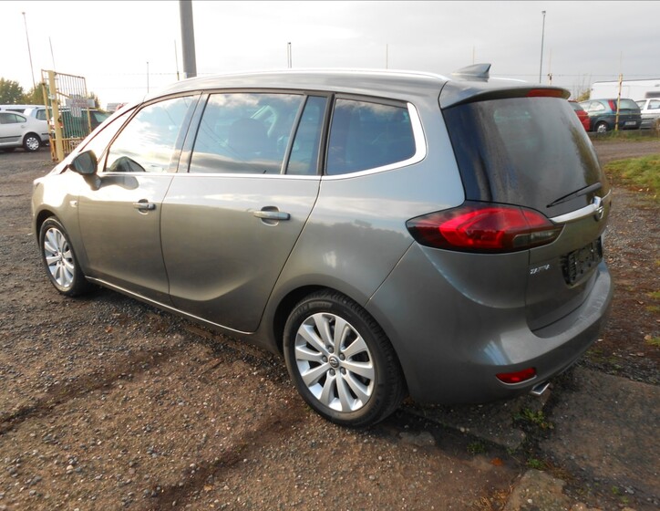 Opel Zafira 10