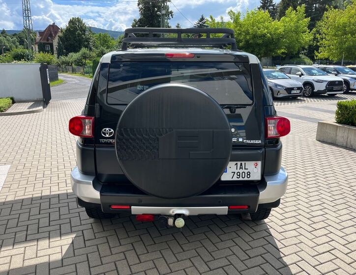 Toyota FJ 5