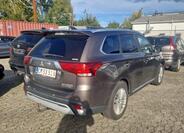 Mitsubishi Outlander 4