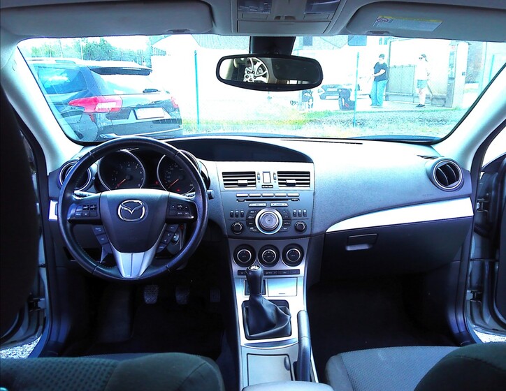 Mazda 3 8