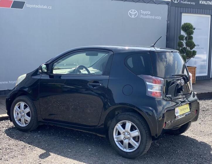 Toyota iQ 4