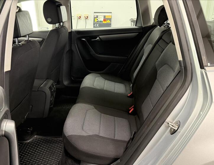 Volkswagen Passat 9