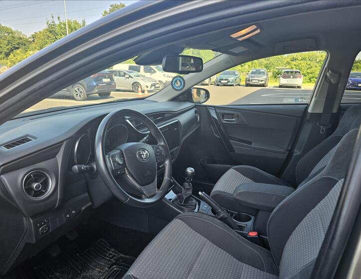 Toyota Auris 10