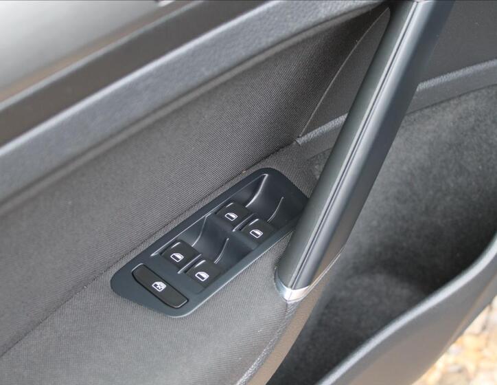 Volkswagen Golf 24