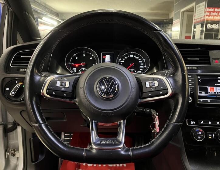 Volkswagen Golf 17