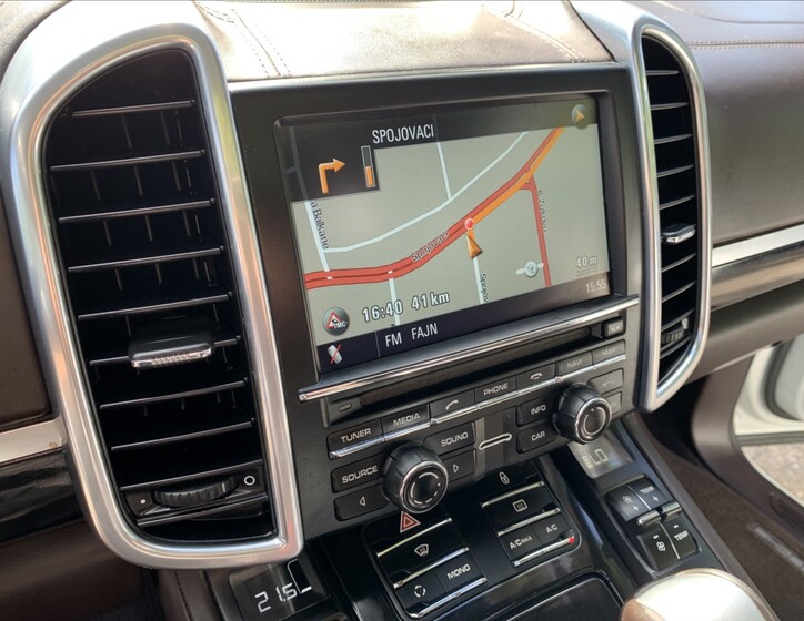 Porsche Cayenne 11