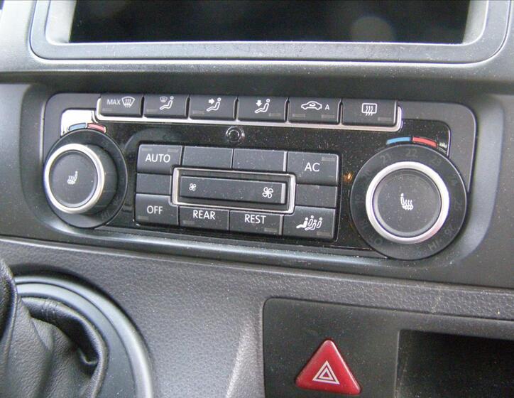 Volkswagen Caravelle 23