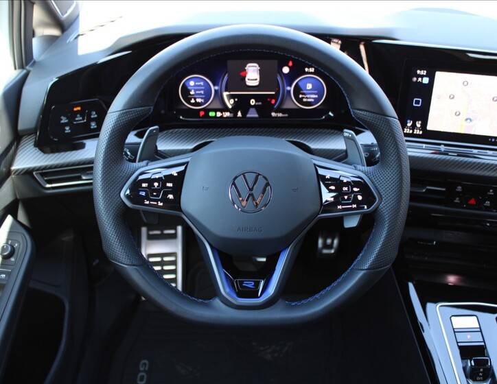 Volkswagen Golf 9