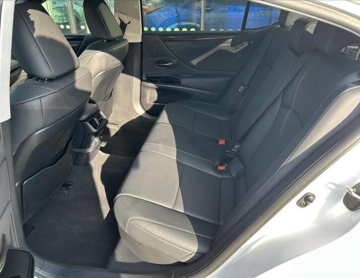 Lexus ES 300h 11