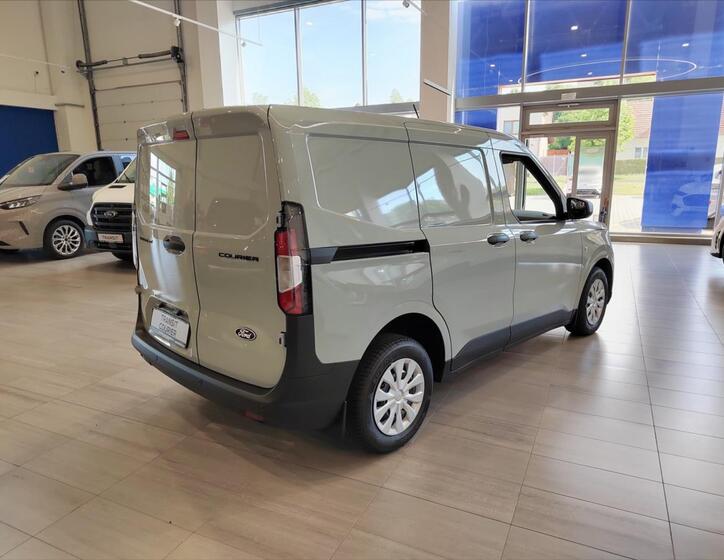 Ford Transit Courier 5