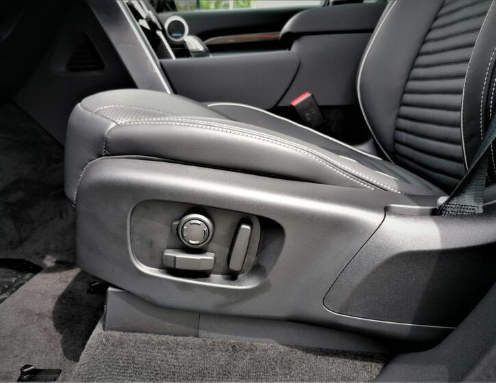 Land Rover Discovery 8