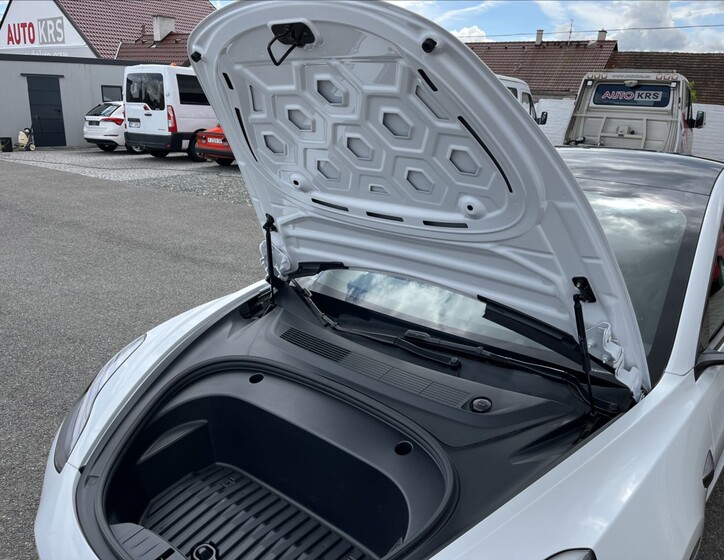 Tesla Model 3 33