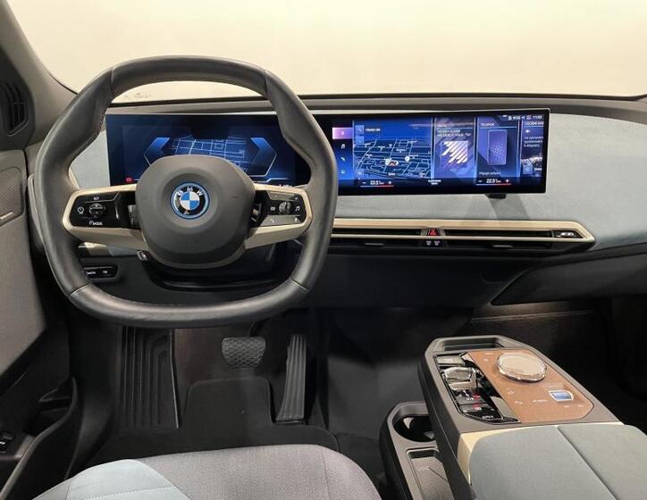 BMW iX 8