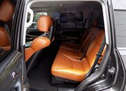 Lexus LX 570 9