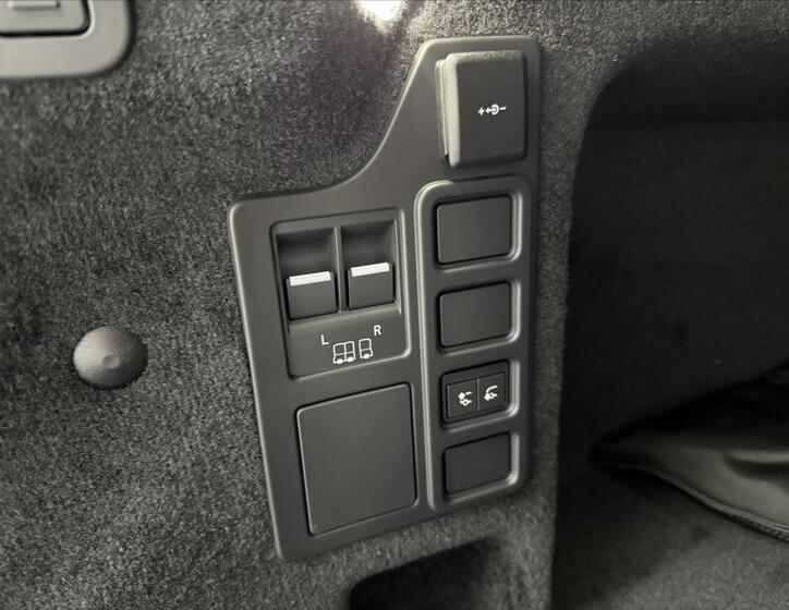 Land Rover Discovery 23