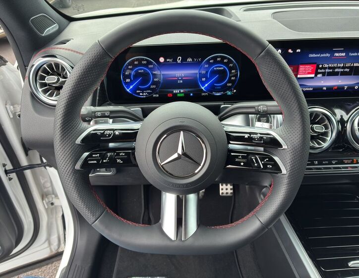 Mercedes-Benz EQB 18