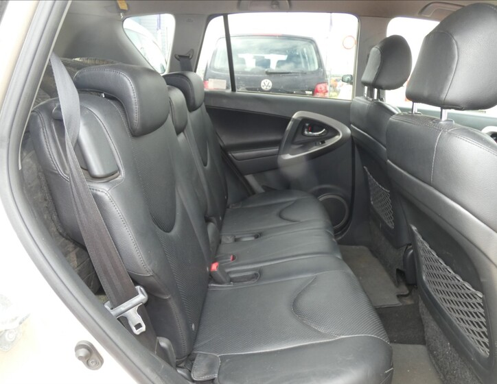 Toyota RAV4 11