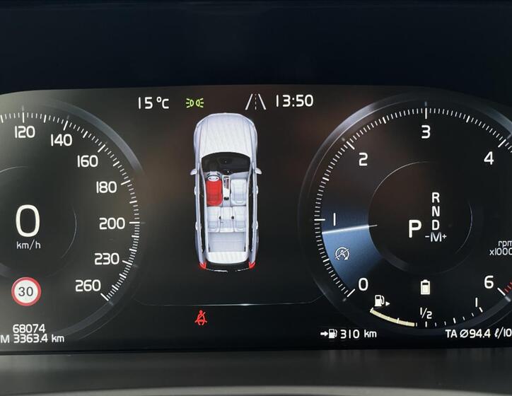 Volvo XC90 10