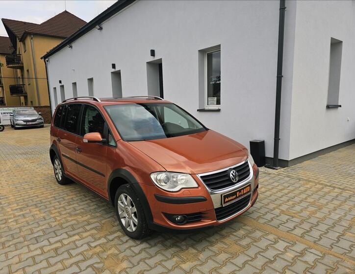 Volkswagen Touran 1