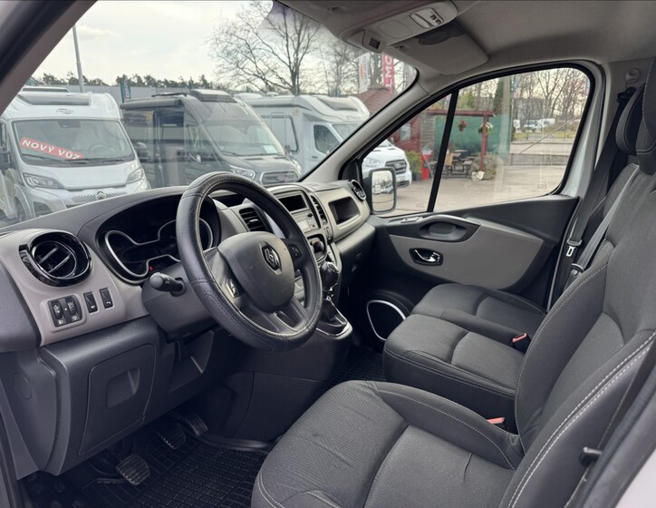 Renault Trafic 8