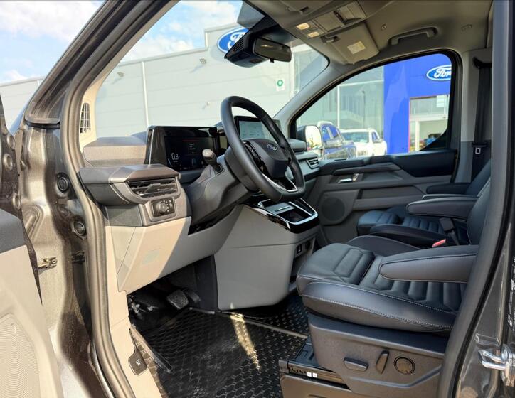 Ford Tourneo Custom 22