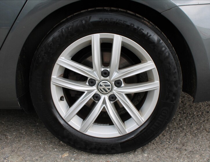 Volkswagen Golf 25