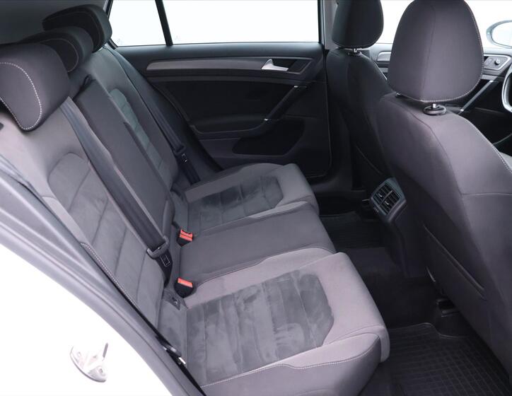 Volkswagen Golf 15