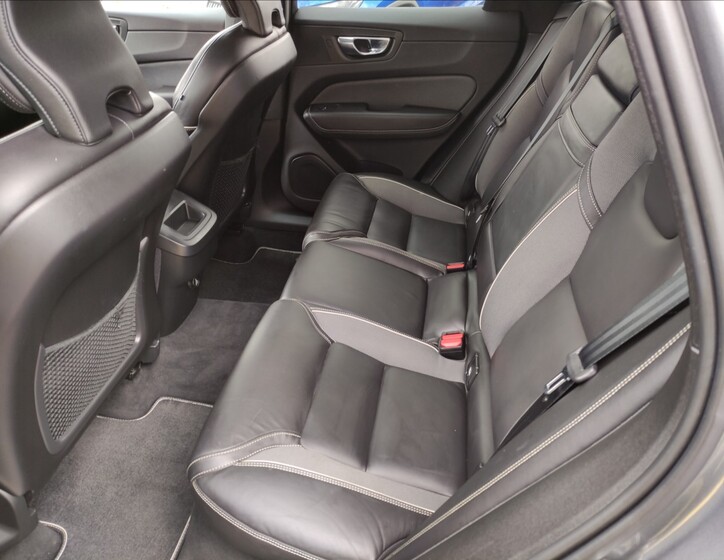 Volvo XC60 8